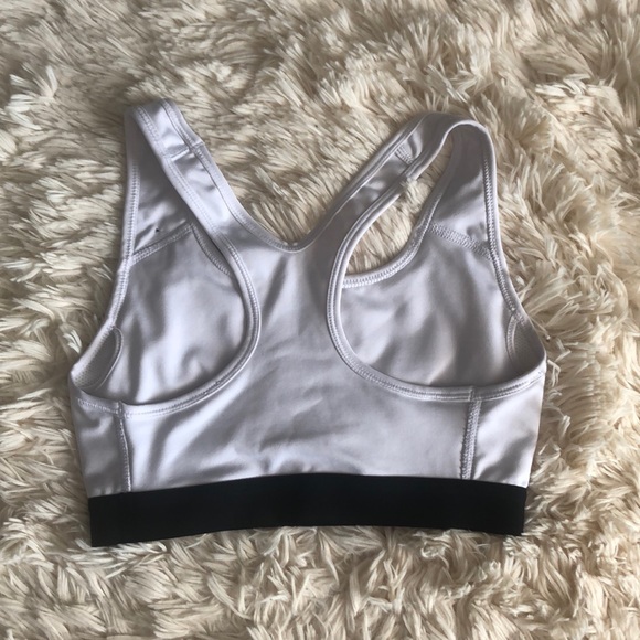 Nike dry fit sports bra - Picture 2 of 3